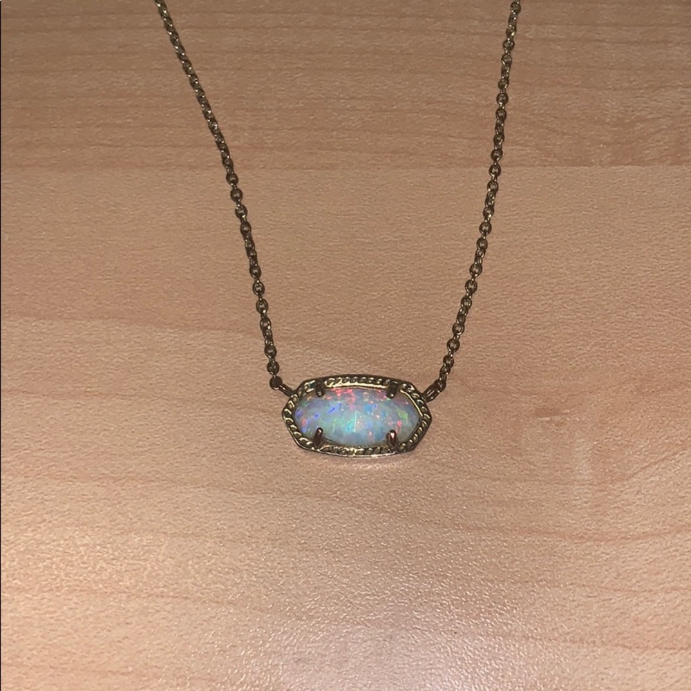 Kendra Scott necklace